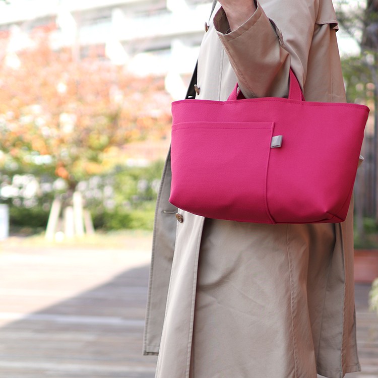 シンプルなのに華やか。軽くて丈夫な毎日使いたくなる大人バッグ　北欧×富士金梅　撥水・軽量の帆布トートバッグ　珊瑚桜