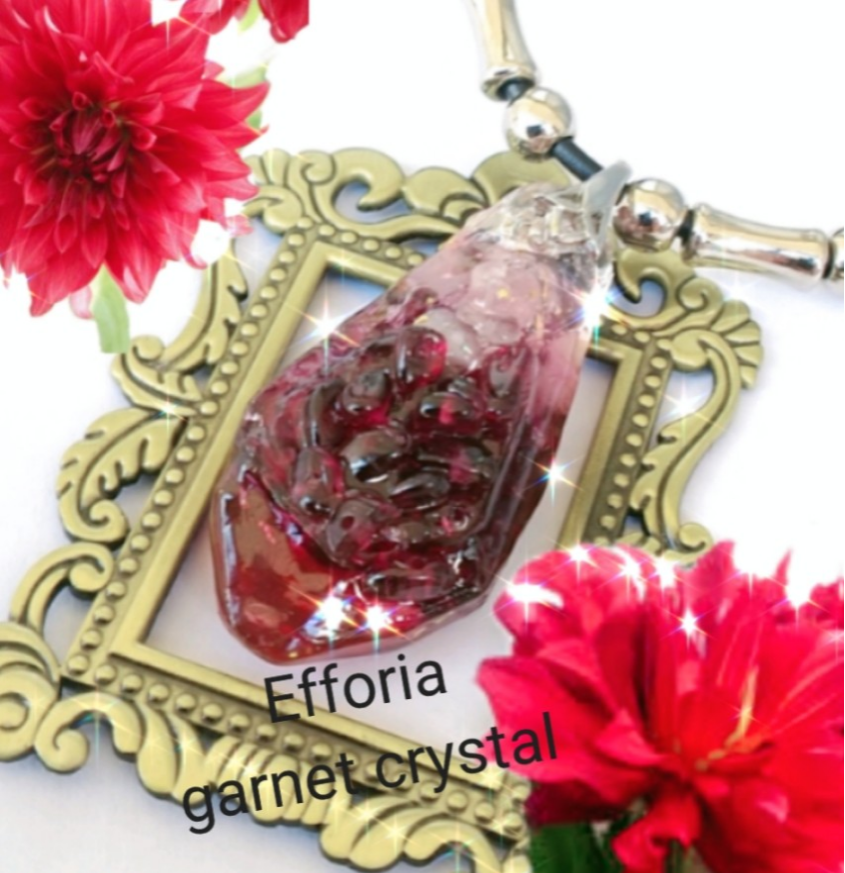 秋冬新作✨''Efforia''ガーネットと水晶のバイカラーレジンペンダント～noel～✨クリスマスコフレ2021✨