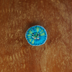 「小さな刺繍ブローチ(ちび)」〝青と緑〟 4枚目の画像