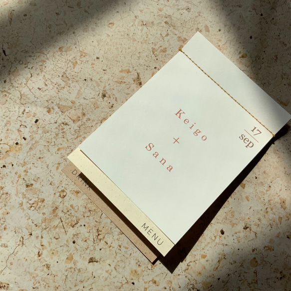 デザインE メニュー表付き席次表 100部 席次表［ Urban Letter｜ 8P 中綴じ冊子 ］| 結婚式・席次表