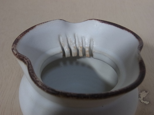 擠壓茶壺線紋茶杯套裝 第6張的照片