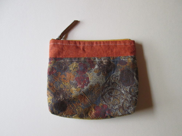 ゴブラン織りのポーチ（金茶系の花） 1枚目の画像
