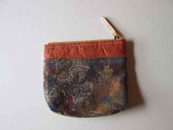 ゴブラン織りのポーチ（金茶系の花） 2枚目の画像