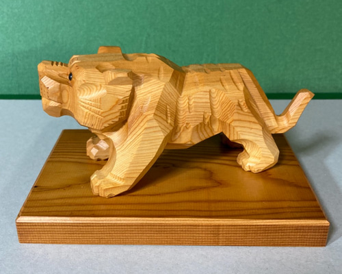 虎の一刀彫り 0_6ca7c17c50ae8538ae09b2597e12