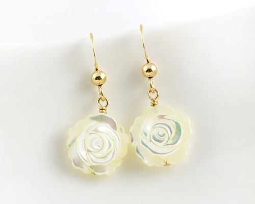14kgf 白蝶貝 バラ（薔薇）モチーフ両面彫刻シンプルピアス イヤリング