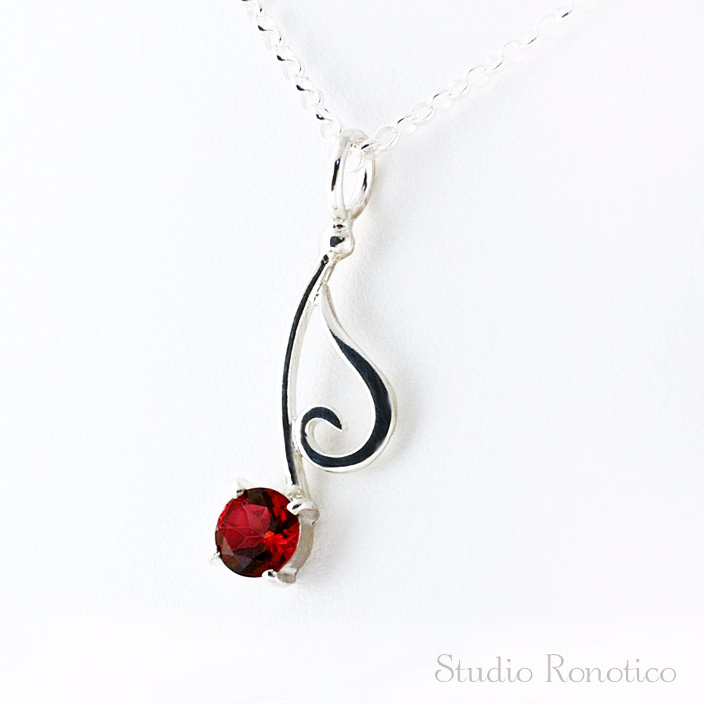 silver925 ガーネット 6mm 約0.8カラット 音符のネックレス