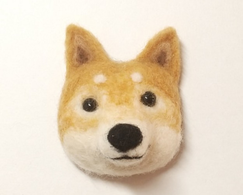 2025年の干支 蛇の着ぐるみ姿の柴犬ちゃん （羊毛フェルト）白