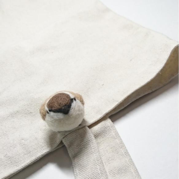 まんまるすずめのブローチ 小鳥 羊毛フェルト 2枚目の画像
