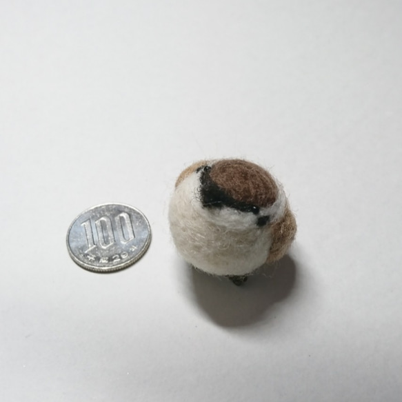 まんまるすずめのブローチ 小鳥 羊毛フェルト 3枚目の画像
