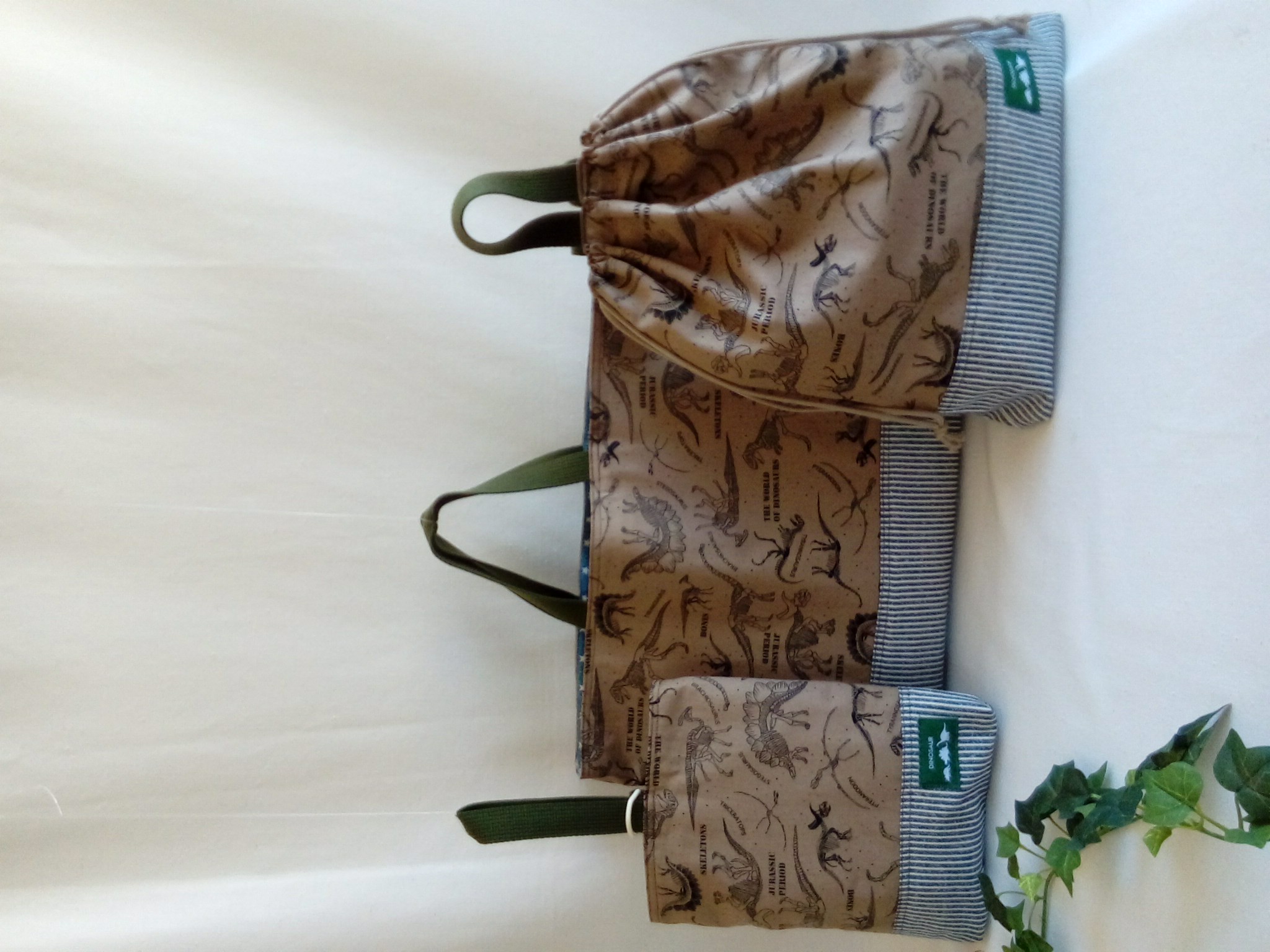 恐竜柄ミュージアム　モカブラウン　入園入学３点セット　大き目サイズ　サイズオーダー可