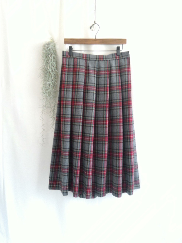 ウールのソフトプリーツスカート　⑥　タータンチェック　グレイ・あか・グリーン・イエロー・ブラック 1枚目の画像