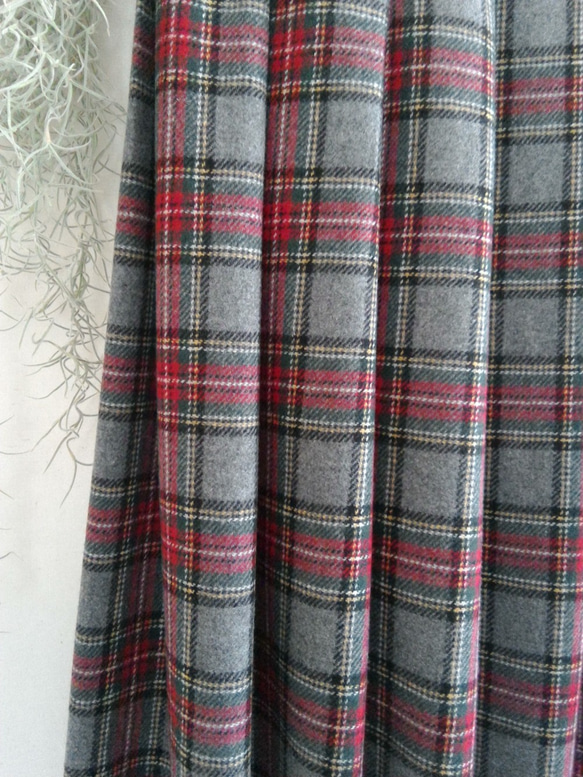 ウールのソフトプリーツスカート　⑥　タータンチェック　グレイ・あか・グリーン・イエロー・ブラック 2枚目の画像