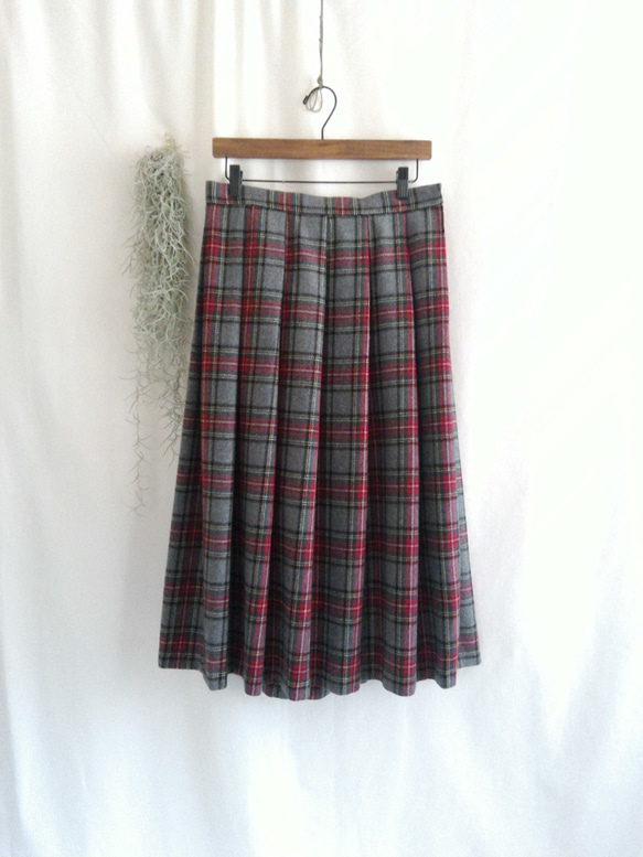 ウールのソフトプリーツスカート　⑥　タータンチェック　グレイ・あか・グリーン・イエロー・ブラック 3枚目の画像