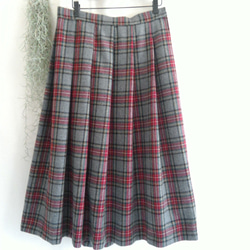 ウールのソフトプリーツスカート　⑥　タータンチェック　グレイ・あか・グリーン・イエロー・ブラック 4枚目の画像
