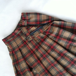 ウールのソフトプリーツスカート　⑥　タータンチェック　グレイ・あか・グリーン・イエロー・ブラック 5枚目の画像