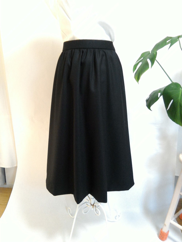 ウールのフレアーギャザースカート　黒　裏地付き　サイズオーダーあり 3枚目の画像