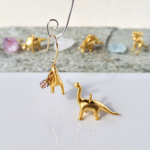 ブラキオザウルス】恐竜 ピアス(片耳)ゴールド ピアス（フック