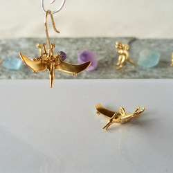 プテラノドン】恐竜 ピアス(片耳)ゴールド ピアス（フック・チェーン  