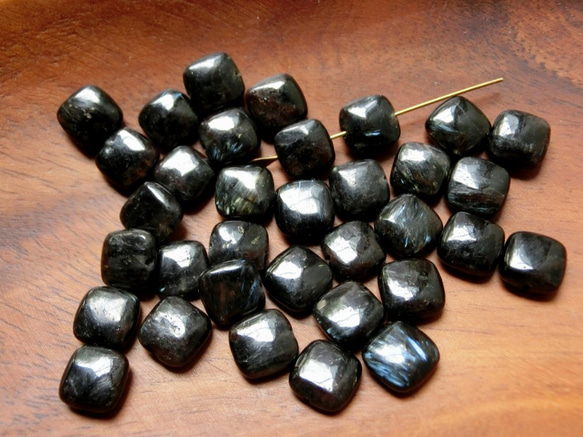 角閃石(スクエア) 8P 天然石 BEADS MARKET 通販 4142702｜Creema