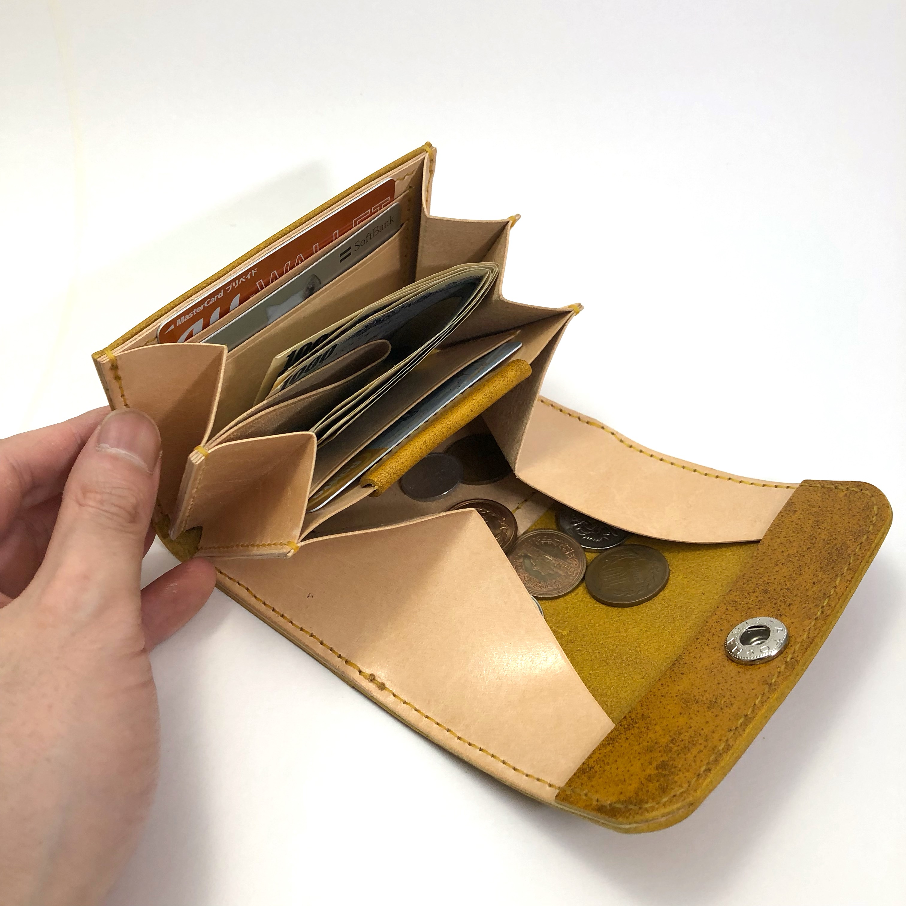 【送料無料】【コンパクトでも小銭入れが使いやすい】ミニギャルソンウォレット ルガトー(黄色)