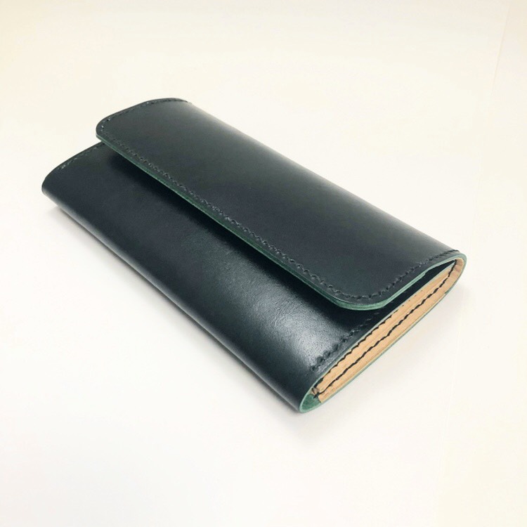 【送料無料】【薄くても容量と使い勝手は損ないたくない】スリムギャルソンウォレット ルガトー(緑)