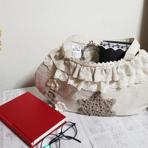 まんまるグラニーバッグ。レースとフリル*手編みドイリー&モチーフ付き