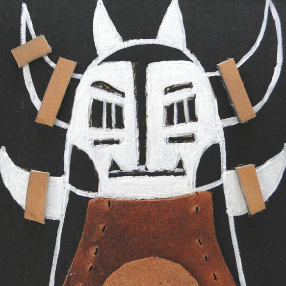 革鎧をつけたツノ戦士のウッドバーニングアート アフリカ オブジェ 木工 木雑貨 精霊 民族 エスニック  No8 2枚目の画像
