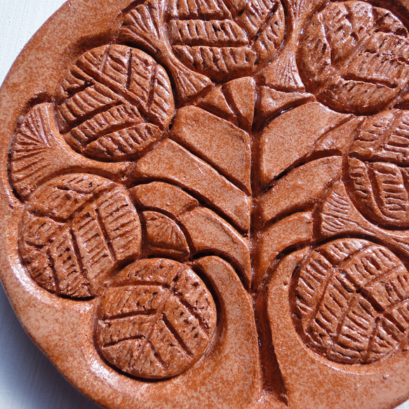 陶土のオーナメント　丸い葉 ユーカリポポラス【粘土/オブジェ】 2枚目の画像