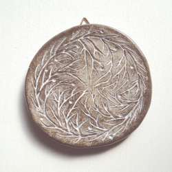 枝の陶土のオーナメント 粘土 オブジェ 植物模様 1枚目の画像