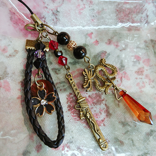 新作☆刀剣乱舞｢燭台切光忠＆大倶利伽羅｣イメージストラップ☆ 携帯