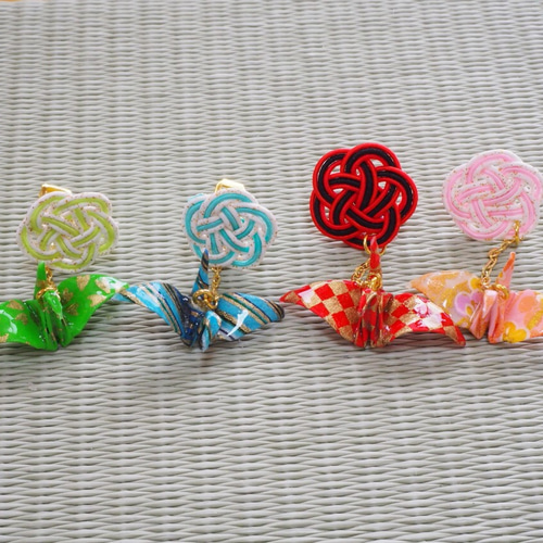 水引と折り鶴ピアス/イヤリング【鶴の柄、色セミオーダー】 イヤリング