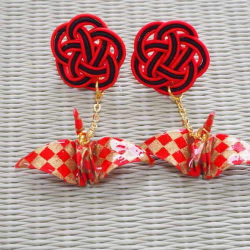 水引と折り鶴ピアス/イヤリング【鶴の柄、色セミオーダー】 イヤリング