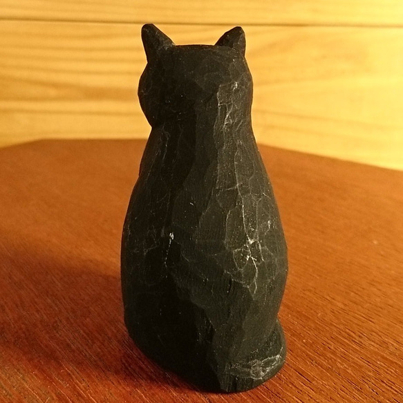 猫の木彫り　黒猫 4枚目の画像