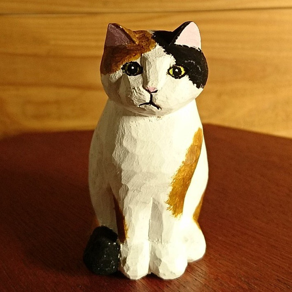 木彫りの招き猫（三毛猫） （定価 セール オンライン格安特売