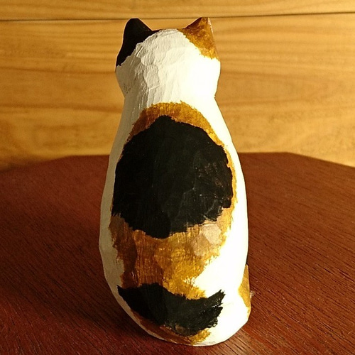 猫の木彫り 三毛猫 その他置物 o_usagi 通販 13001354｜Creema