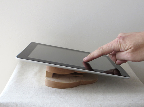 iPad stand / rack｜for all tablets（他社製可） 3枚目の画像