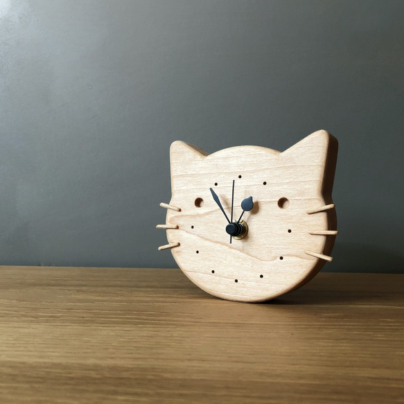 小さなネコの時計｜置き・掛け兼用時計｜無垢のメープル材 2枚目の画像