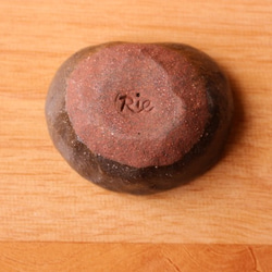 ふっくらハートのひつじ豆豆皿(ビターチョコ色) 2枚目の画像