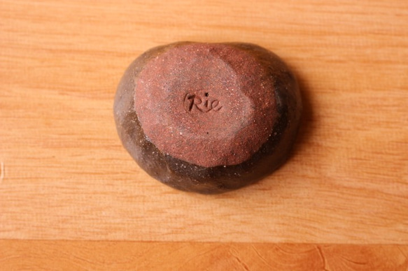ふっくらハートのひつじ豆豆皿(ビターチョコ色) 2枚目の画像