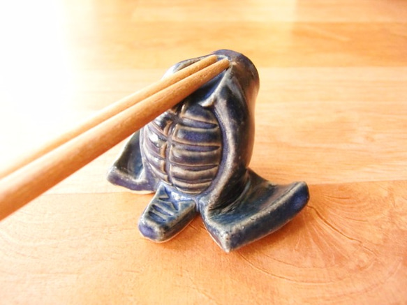 ＜ご注文品しょん様専用＞剣道のメン箸置き（藍色２つ） 1枚目の画像