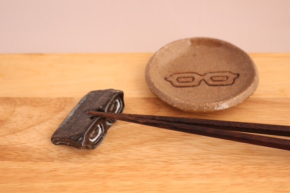 メガネの立体箸置き＆ミニ皿 2枚目の画像