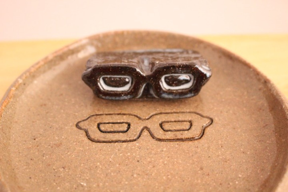 メガネの立体箸置き＆お皿 1枚目の画像