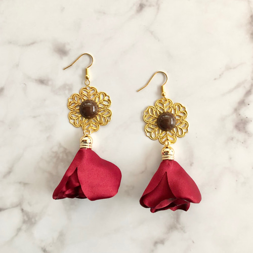 HMイヤリングガンメタブラックレッドフラワーペタル赤花びら