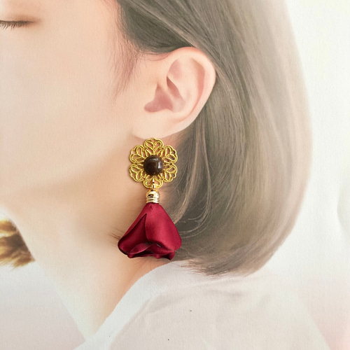 ピンクゴールド フラワーピアス／イヤリング 華奢 オフィス