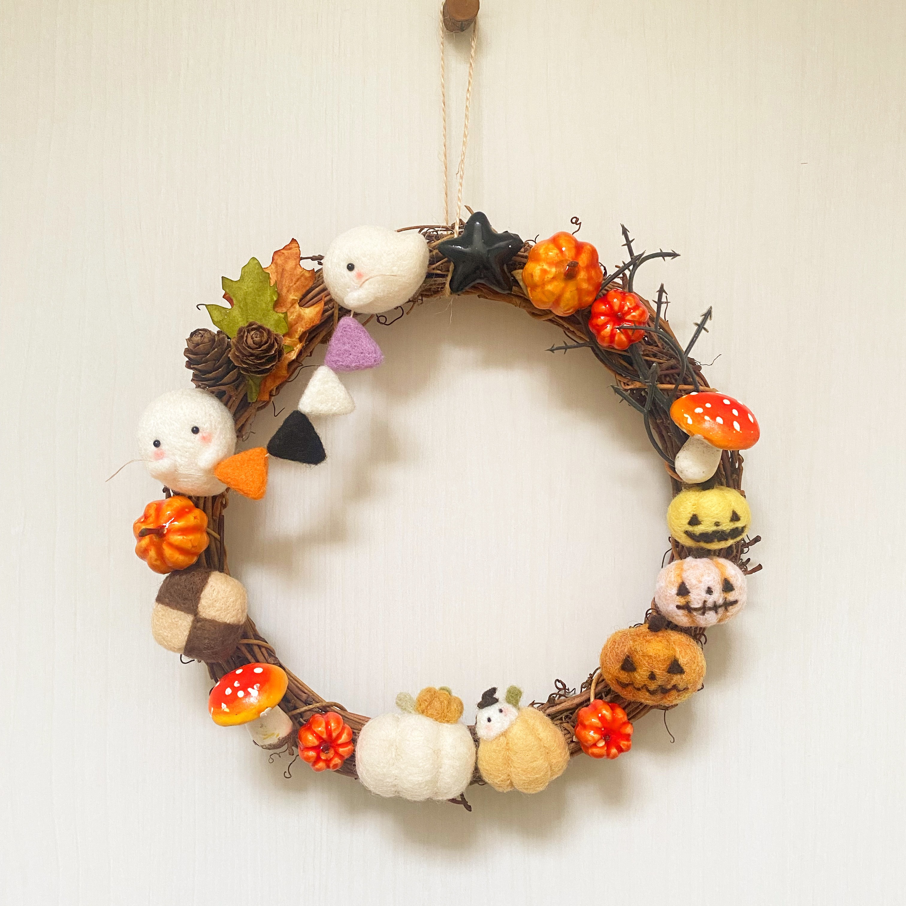 【楓花様】ハロウィン飾り各種  置物 羊毛フェルト ちりめん ハンドメイド 楓花様】ハロウィン飾り かぼちゃの馬車 ちりめん 羊毛フェルト