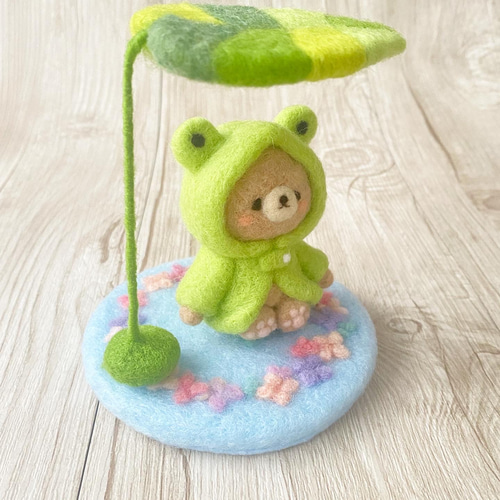 かえるポンチョくまちゃん　（グリーン）　羊毛フェルト 梅雨のかえるレインコートくまちゃん 羊毛フェルト nonochami