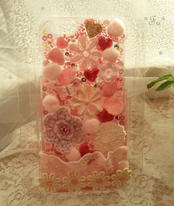 *ふう* iPhone６カバー＊ピンクにデコってます＊編み花＊刺繍の花＊ビーズ＆スパンコール 1枚目の画像