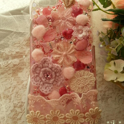 *ふう* iPhone６カバー＊ピンクにデコってます＊編み花＊刺繍の花＊ビーズ＆スパンコール 3枚目の画像