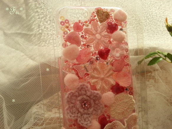 *ふう* iPhone６カバー＊ピンクにデコってます＊編み花＊刺繍の花＊ビーズ＆スパンコール 4枚目の画像