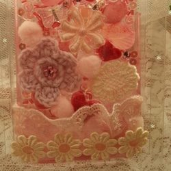 *ふう* iPhone６カバー＊ピンクにデコってます＊編み花＊刺繍の花＊ビーズ＆スパンコール 5枚目の画像